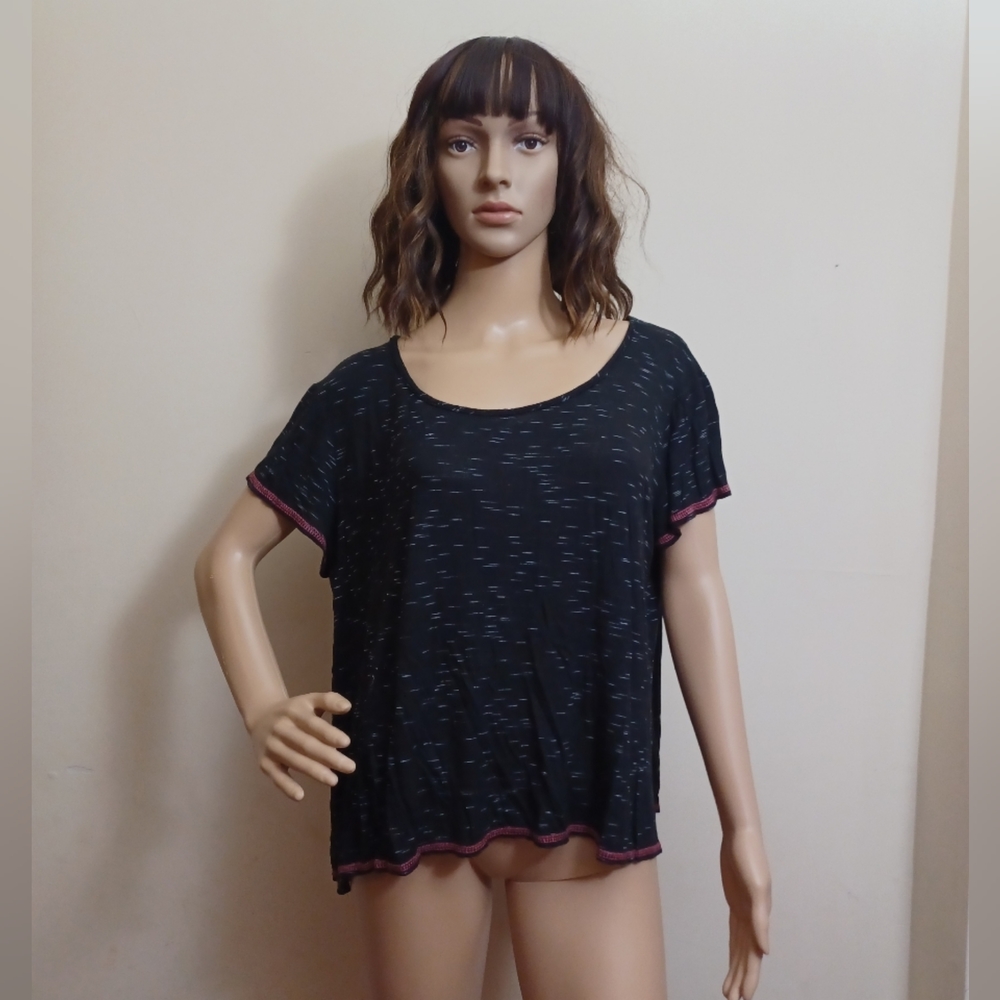🤍 EUC Cupcake Cafe Black Cropped T Shirt Size L
